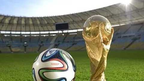 独家揭秘：曼联核心梅努心有不甘，冬日转会风云再起，12豪门争相邀约！